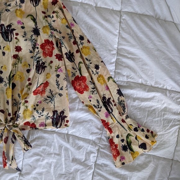 Floral Top - Picture 2 of 5